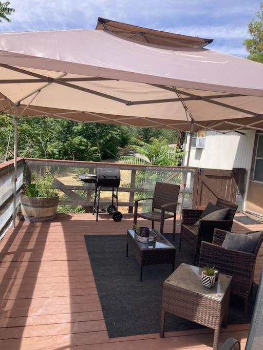 Villa Shirley Creek Retreat: A Mountain Oasis Wofford Heights Esterno foto